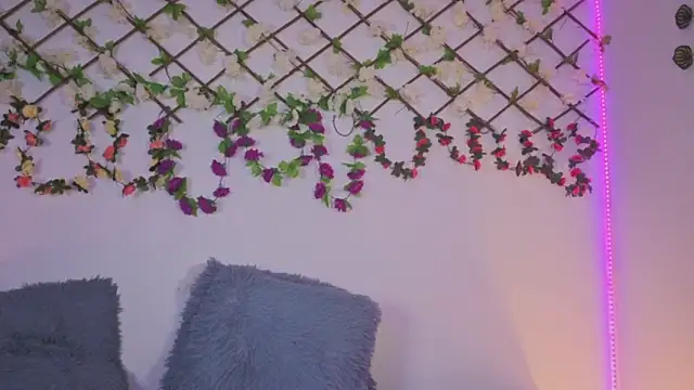 Lolarosesxs's cam snapshot