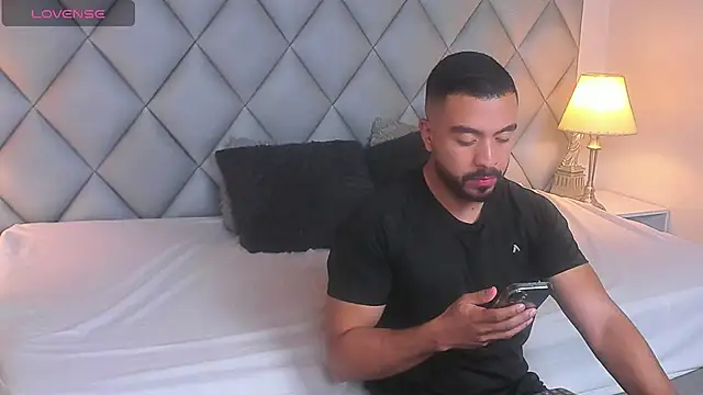 AaronVegaa's cam snapshot