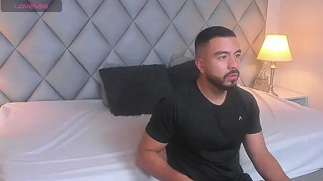 AaronVegaa's cam snapshot