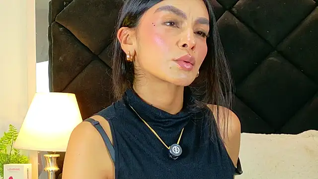 Holly_Brensonexx_'s cam snapshot