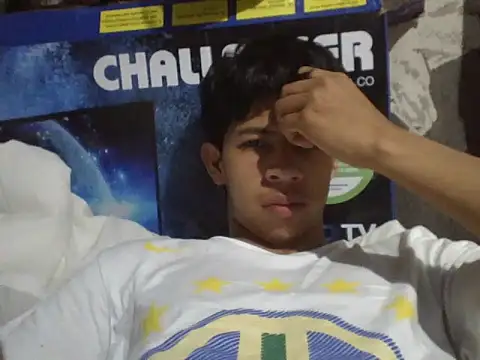 Carlos_Albert02's cam snapshot