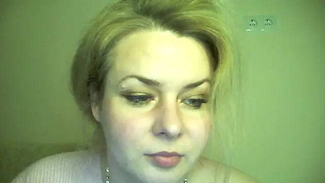 HollyxPretty's cam snapshot