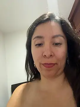 emely_sexx20's cam snapshot