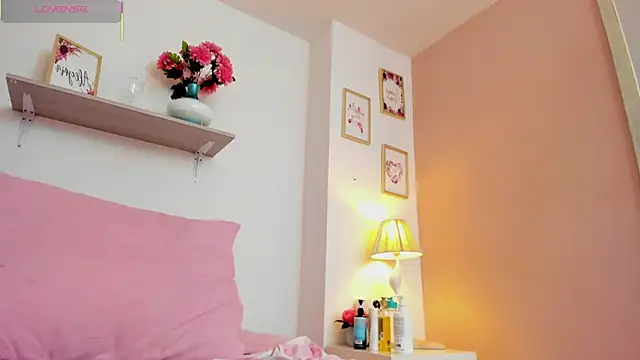 LauraRaider's cam snapshot