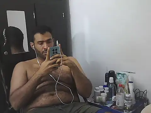 AlphaLatinoBear's cam snapshot