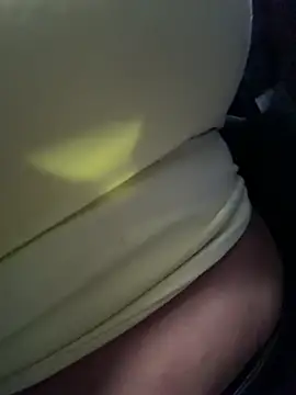 Cami_Leon2's cam snapshot