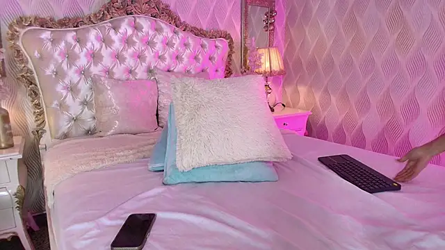 Bella_Smiith_'s cam snapshot