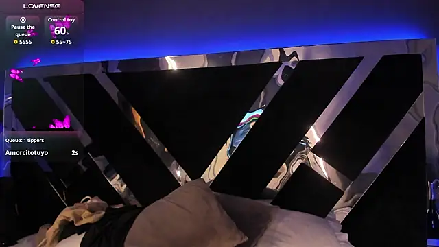 AmmyJones_'s cam snapshot