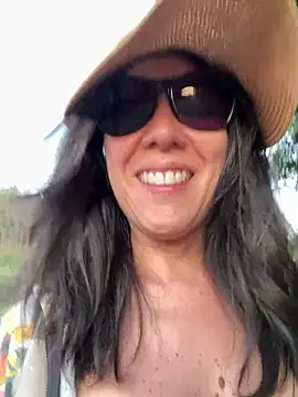 Reinacatchile live sex cam