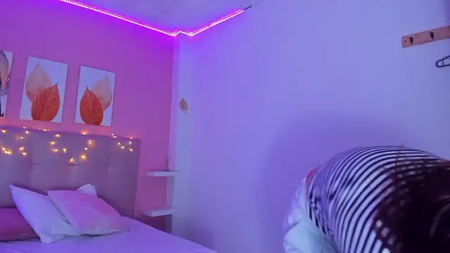 liaa_moretti_'s cam snapshot