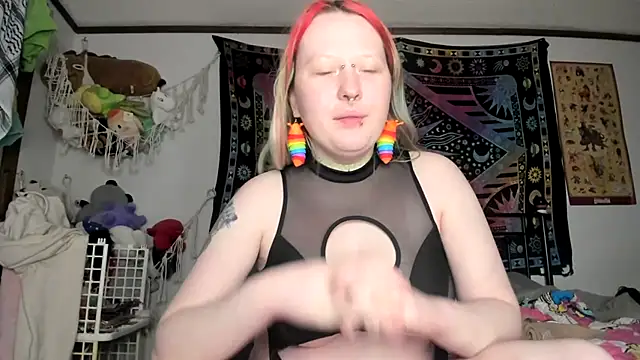 LoriCritter's cam snapshot