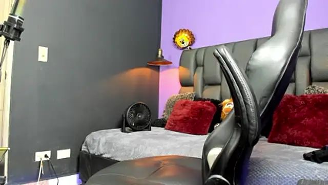 Lyon_vach live sex cam