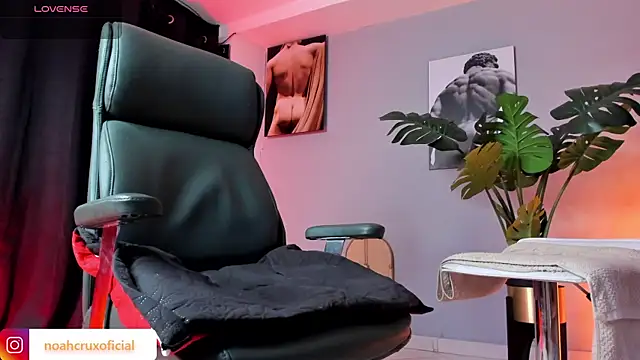 noah_crux live sex cam