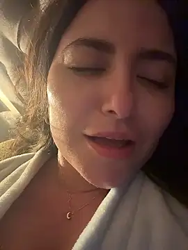 sukhakunis1 live sex cam