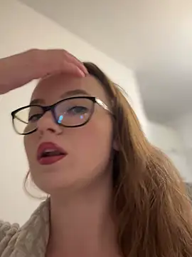 IsPlayfulMia's cam snapshot