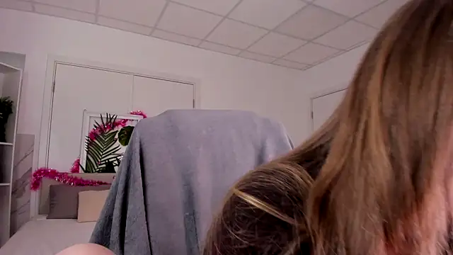 MiaMews's cam snapshot