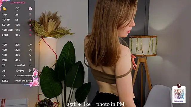 ShannaRois live sex cam