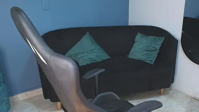 Zamira_Taylor's cam snapshot