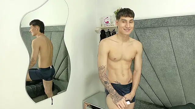 TwoHeartsPlay_OS's cam snapshot