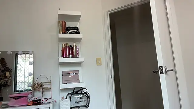 cassiess1 live sex cam