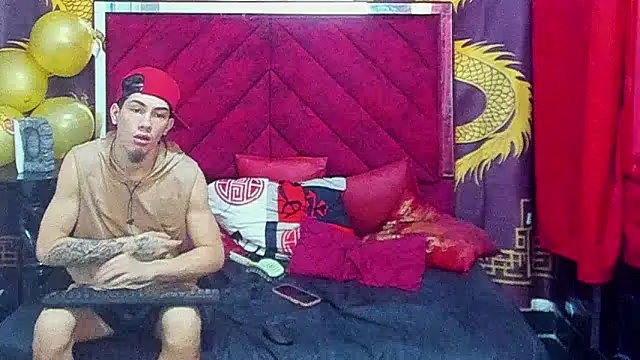 Pride_couple's cam snapshot