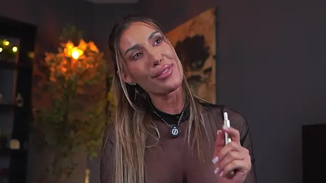 Evelyn_Evyyy live sex cam