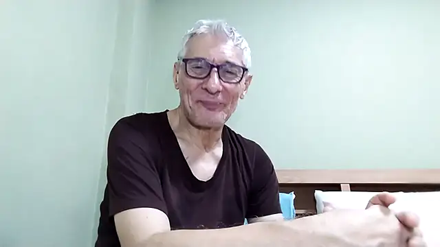 BIGUNCUTHARDCOCK live sex cam