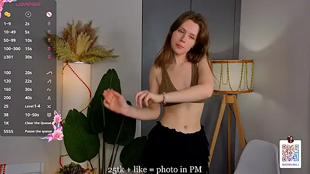 ShannaRois live sex cam