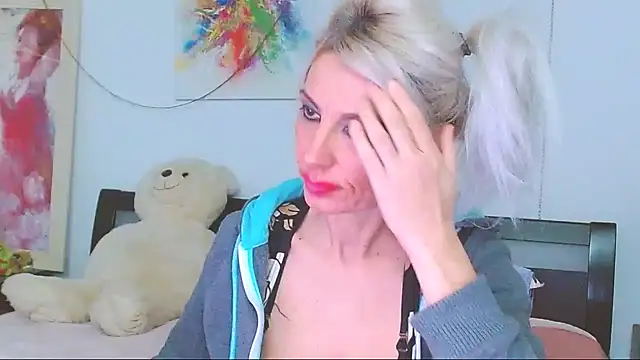 HoneyLara's cam snapshot