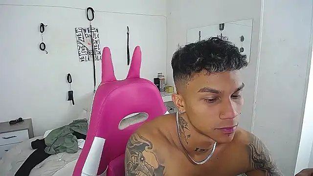 Leonard_Price live sex cam