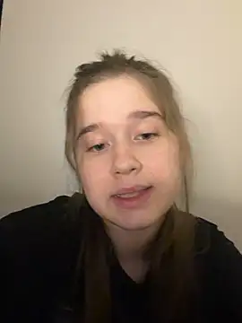 HornyGirlH live sex cam