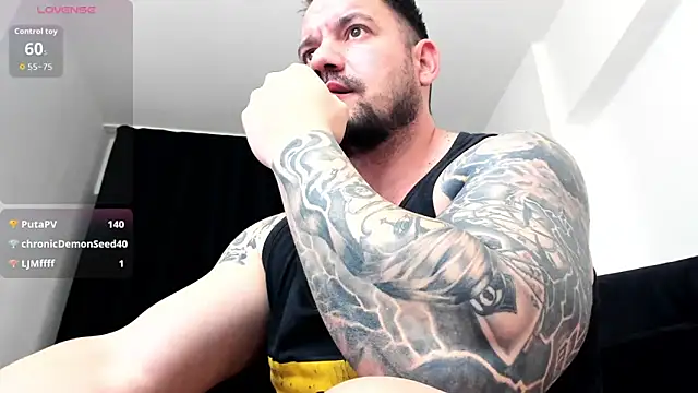 musclemonster31's cam snapshot