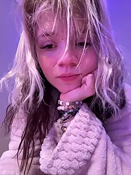 Cutiepiespanks's cam snapshot