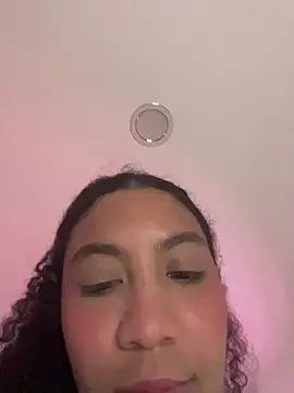 Daphnne_tay's cam snapshot