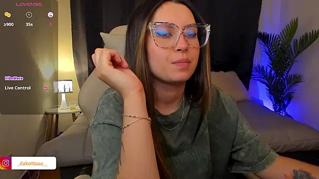 dakottaa_'s cam snapshot
