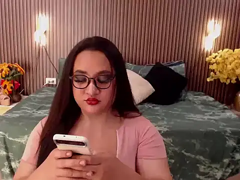 Hotcum_ella live sex cam