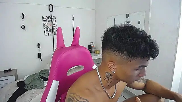 Leonard_Price live sex cam