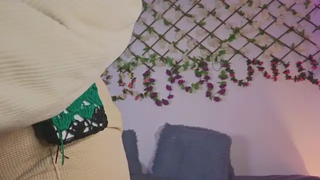 Lolarosesxs's cam snapshot