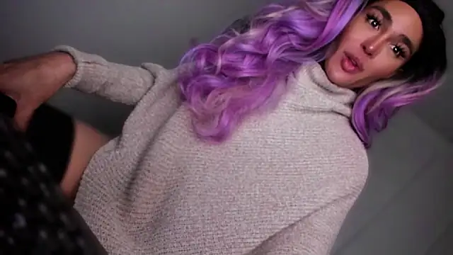 TheQueenNextDoor live sex cam