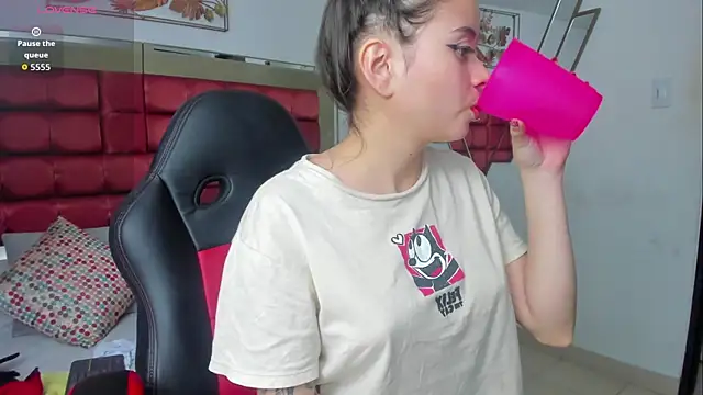 SaskiaGrendel's cam snapshot