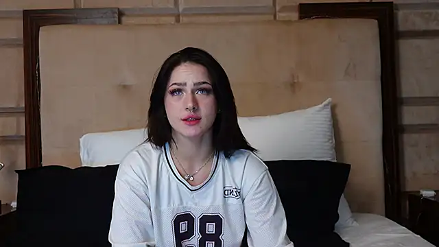 LucyLextonX live sex cam