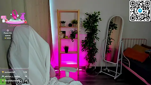 Aly_Alyc's cam snapshot