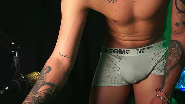 AlphaMasterXxx live sex cam