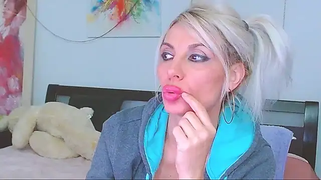 HoneyLara's cam snapshot