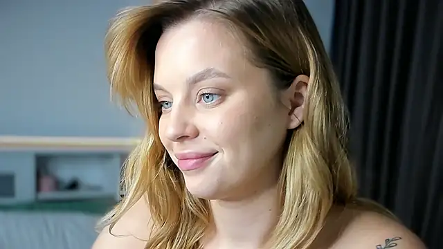 LilyFlamee's cam snapshot