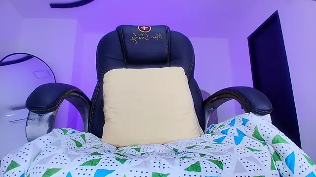 naomi_kyse's cam snapshot