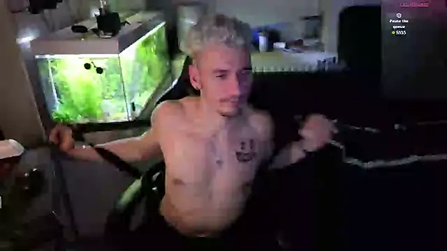 Rayzel_White's cam snapshot