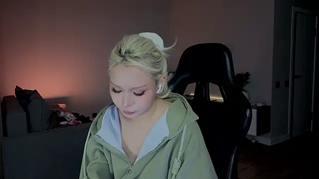 RileyMee's cam snapshot