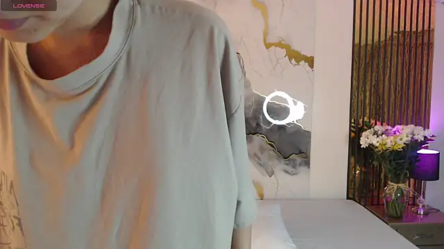 MiticaBrennet_'s cam snapshot