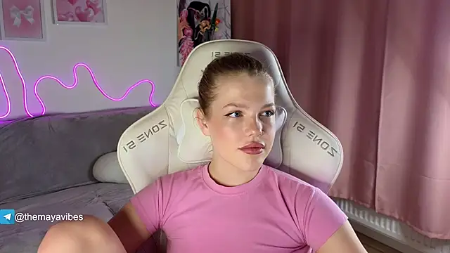 Maya_Rave's cam snapshot